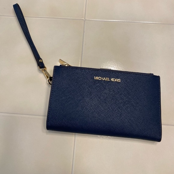 Michael Kors Wristlet - Picture 1 of 7